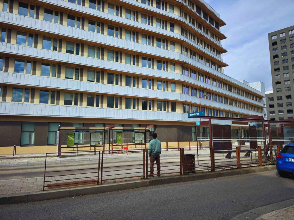 Syndic île de Nantes : arrêt de tram des fonderies